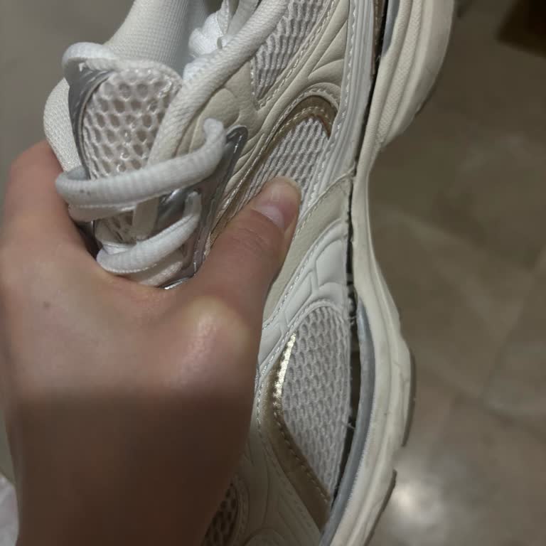 Bershka'dan Aldığım Ayakkabı 2 Haftada Açıldı, Mağduriyetimin Giderilmesini İstiyorum