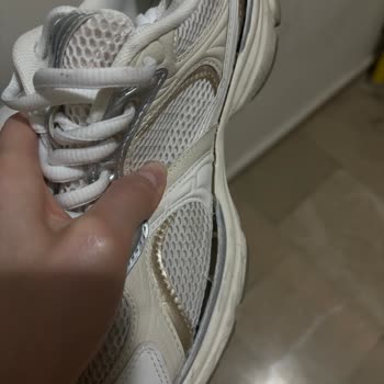 Bershka'dan Aldığım Ayakkabı 2 Haftada Açıldı, Mağduriyetimin Giderilmesini İstiyorum