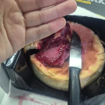Aldığım Cheesecakein İçinden Kıl Çıktı Ve Paketlemesi Hatalıydı