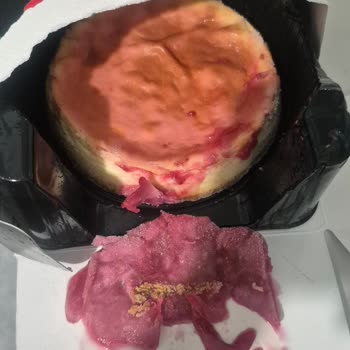Aldığım Cheesecakein İçinden Kıl Çıktı Ve Paketlemesi Hatalıydı