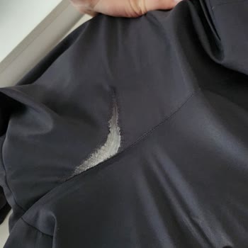 Aldığım Takım Elbisenin Pantolonu Kısa Sürede Yırtıldı, Mağduriyetim Giderilmiyor