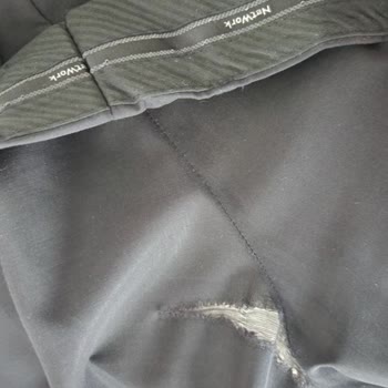 Aldığım Takım Elbisenin Pantolonu Kısa Sürede Yırtıldı, Mağduriyetim Giderilmiyor