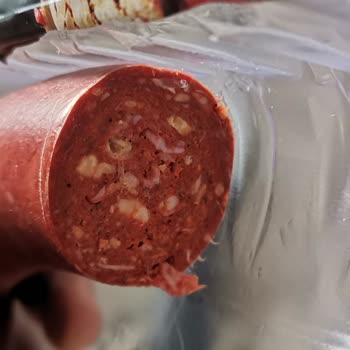 Pahalı Sucukta Kemik Parçaları Ve İlgisiz Müşteri Hizmeti