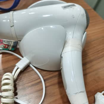 Serviste Onarılan Saç Kurutma Makinesi Kırık Ve Bantlanmış Şekilde Teslim Edildi
