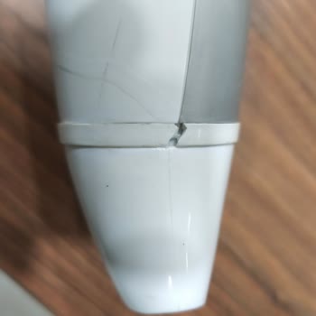 Serviste Onarılan Saç Kurutma Makinesi Kırık Ve Bantlanmış Şekilde Teslim Edildi