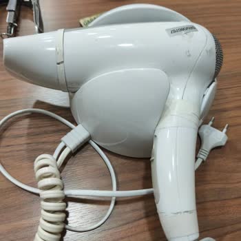 Serviste Onarılan Saç Kurutma Makinesi Kırık Ve Bantlanmış Şekilde Teslim Edildi