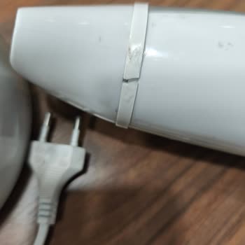 Serviste Onarılan Saç Kurutma Makinesi Kırık Ve Bantlanmış Şekilde Teslim Edildi