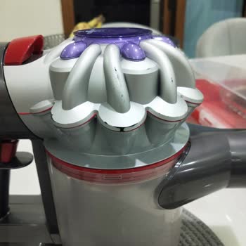 Dyson V8 Süpürgede Boya Atması Ve Performans Kaybı Yaşıyorum
