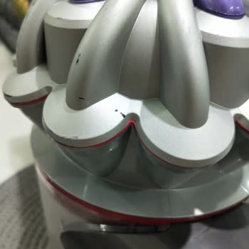 Dyson V8 Süpürgede Boya Atması Ve Performans Kaybı Yaşıyorum