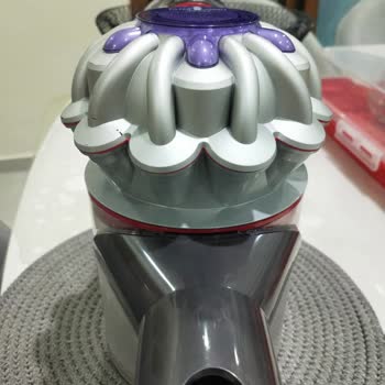 Dyson V8 Süpürgede Boya Atması Ve Performans Kaybı Yaşıyorum