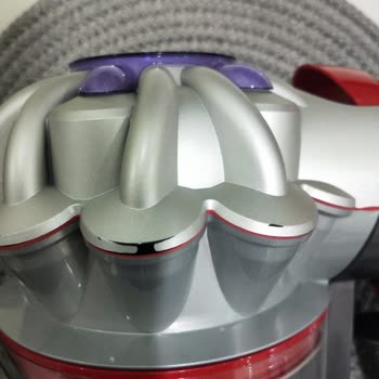 Dyson V8 Süpürgede Boya Atması Ve Performans Kaybı Yaşıyorum