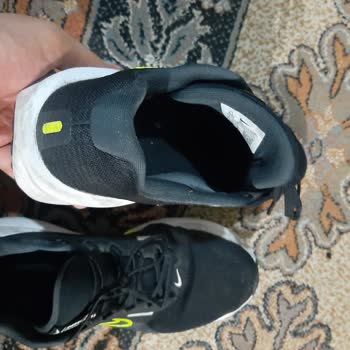 Yüksek Fiyatlı Nike Ayakkabıda Koku Ve Rahatsızlık Problemi