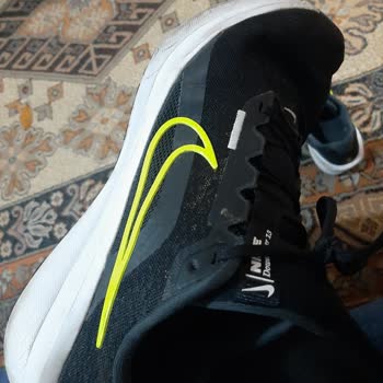 Yüksek Fiyatlı Nike Ayakkabıda Koku Ve Rahatsızlık Problemi