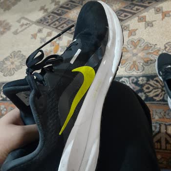 Yüksek Fiyatlı Nike Ayakkabıda Koku Ve Rahatsızlık Problemi