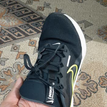 Yüksek Fiyatlı Nike Ayakkabıda Koku Ve Rahatsızlık Problemi