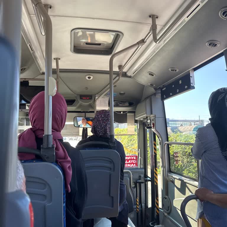 Otobüslerde Koltukların Poşetlerle Tutulmasına Kimse Engel Olmuyor