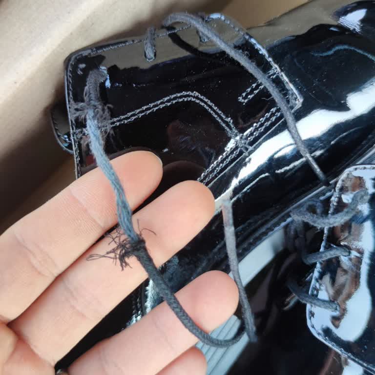 Düğün Günü Aldığım Ayakkabının Bağcığı Koptu, Mağdur Oldum