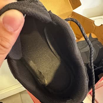 Kısa Sürede Yırtılan Ayakkabı Ve Yetersiz İnceleme Süreci