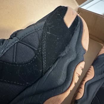 Kısa Sürede Yırtılan Ayakkabı Ve Yetersiz İnceleme Süreci