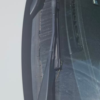 BMW 116i Silecek Altı Plastiğinde Kronik Parçalanma Ve Su Sızdırma Sorunu