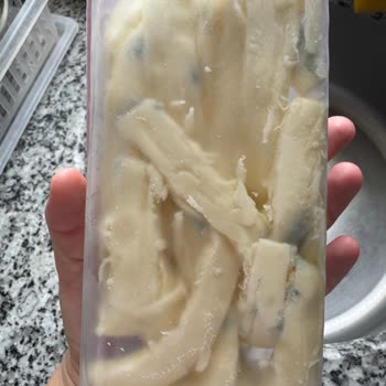 Son Kullanma Tarihi Geçmemiş Peynirin Buzdolabında Küflenmesi