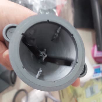 Aprilla Fon Makinesinin Plastik Aparatları Kullanımda Eriyor, Mağdurum