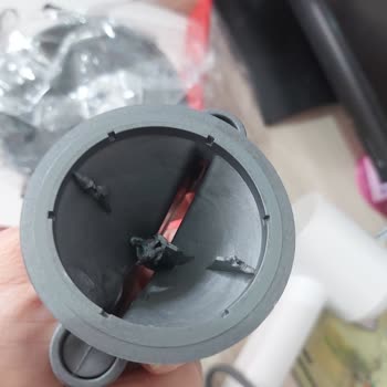 Aprilla Fon Makinesinin Plastik Aparatları Kullanımda Eriyor, Mağdurum