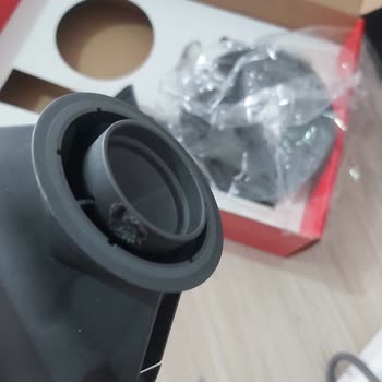 Aprilla Fon Makinesinin Plastik Aparatları Kullanımda Eriyor, Mağdurum