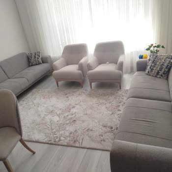 Bellona Oturma Grubunda Kumaş Potluğu Ve Servis İlgisizliği