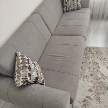 Bellona Oturma Grubunda Kumaş Potluğu Ve Servis İlgisizliği