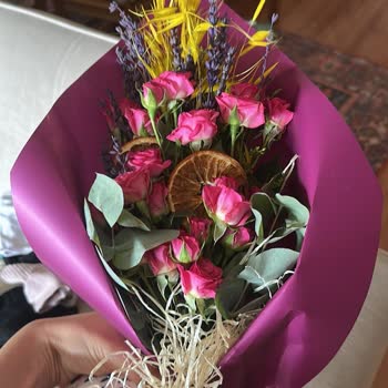 Siparişimdeki Çiçekler Görselle Ve Açıklamayla Uyuşmadı, Canlılık Da Kötüydü