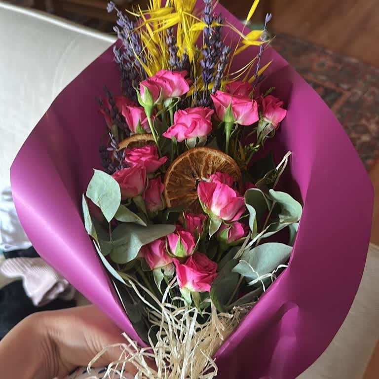 Siparişimdeki Çiçekler Görselle Ve Açıklamayla Uyuşmadı, Canlılık Da Kötüydü