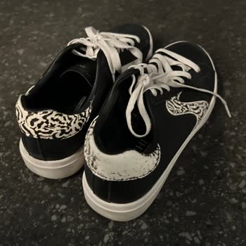 Skechers Ayakkabıda Hızlı Deformasyon Ve İlgisiz Mağaza Yaklaşımı