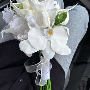 Sipariş Verdiğim Gelin Çiçeği Beklentimi Karşılamadı Ve Satıcı İletişimi Olumsuzdu