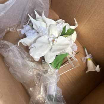 Sipariş Verdiğim Gelin Çiçeği Beklentimi Karşılamadı Ve Satıcı İletişimi Olumsuzdu