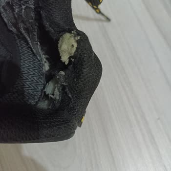 Kısa Sürede Yırtılan Lumberjack Ayakkabı İçin Değişim Talebi