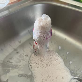 Son Kullanma Tarihi Geçmemiş Kefirler Köpürerek Fışkırdı!