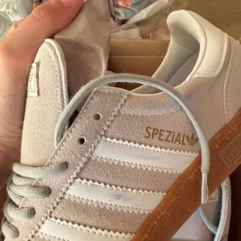 Paramla Rezil Oldum, Sorumsuz Hizmet!