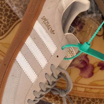 Paramla Rezil Oldum, Sorumsuz Hizmet!