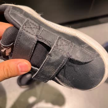 Kısa Sürede Deforme Olan Çocuk Ayakkabısı Ve İlgisiz İnceleme