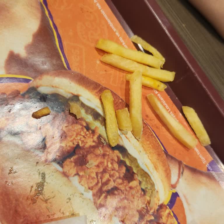 Sırasız Servis Ve Kalitesiz Ürünlerle Yaşadığımız Popeyes Hayal Kırıklığı