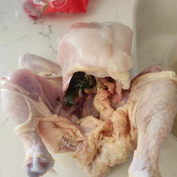 BİM Tazem Piliç Temizlenmemişti!