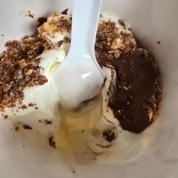 McDonald's Mcflurry Kitkat Sunumu Görselle Alakasız Ve Yanıltıcı!