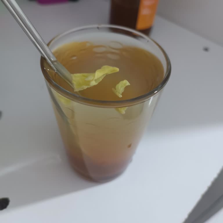 Zühre Ana Tropikal Şişesinden Belirsiz Beyaz Madde Çıkması