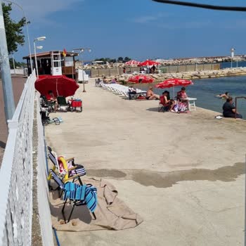 Halk Plajında Şezlong Kullanımına Engel Ve Hakaret