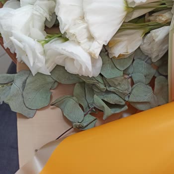 Siparişim Solmuş Ve Farklı Çiçeklerle Geldi, Çözüm Sunulmadı