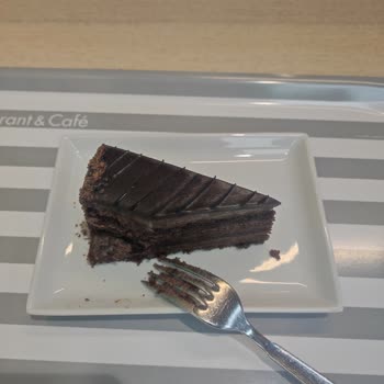 Ikea Restoranında Hayal Kırıklığı Yaratan Çikolatalı Pasta