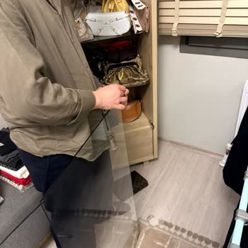Redoro Vitrin Kapağı Menteşeden Çıkıp Yere Düştü Yetkili Servisten Çözüm Bekliyorum