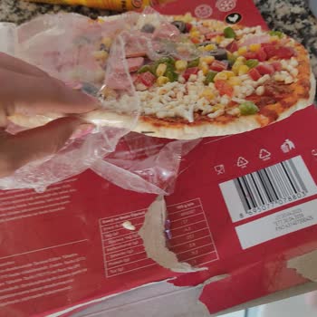 Harras Pizza Paketinden Eksik Ürün Ve Kötü Pişme Deneyimi