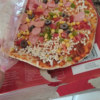 Harras Pizza Paketinden Eksik Ürün Ve Kötü Pişme Deneyimi